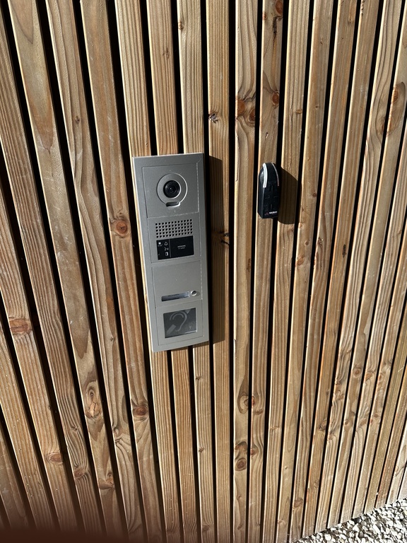 Elec_Intrusion02.JPG