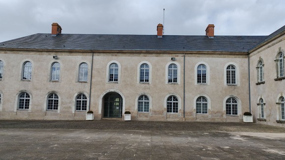 Façade principale de l'Hôtel du département